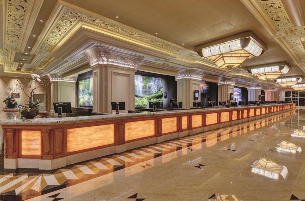 Mandalay Bay Resort And Casino By Suiteness Las Vegas Exterior photo