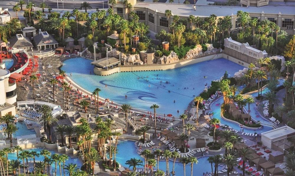 Mandalay Bay Resort And Casino By Suiteness Las Vegas Exterior photo