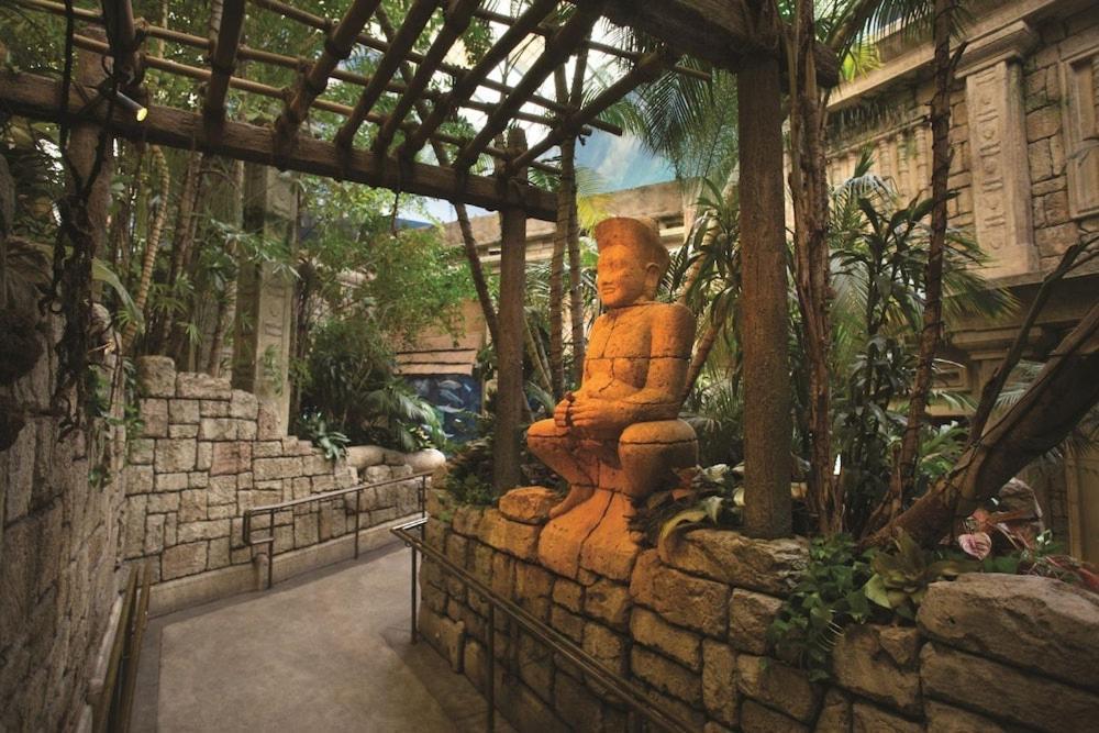 Mandalay Bay Resort And Casino By Suiteness Las Vegas Exterior photo